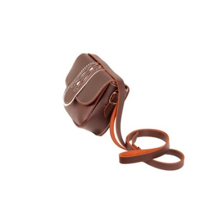 Bolso-bandolera rociero de piel color Engrasado con fondo Blanco Coria