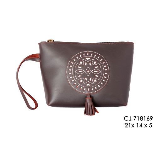 Cartera de señora en piel picada engrasada marrón con fondo beige