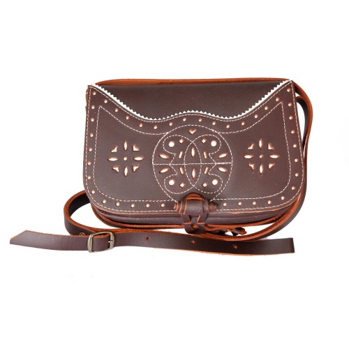 Bolso-bandolera de señora en piel marrón engrasado con fondo blanco