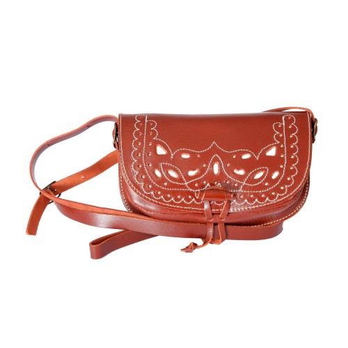 Bolso-bandolera de señora en piel picado marrón con fondo blanco