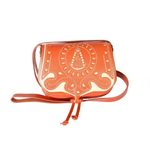 Bolso-bandolera de señora en piel picado virgen del rocío cuero con fondo beige