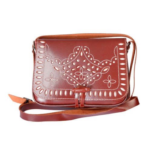 Bolso-bandolera de señora en piel marrón con fondo blanco